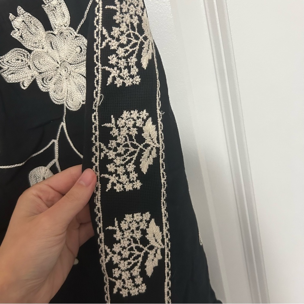 A Beautiful Soul Black Embroidered Floral Shorts Size L Boho Festival Tassel - Picture 5 of 10